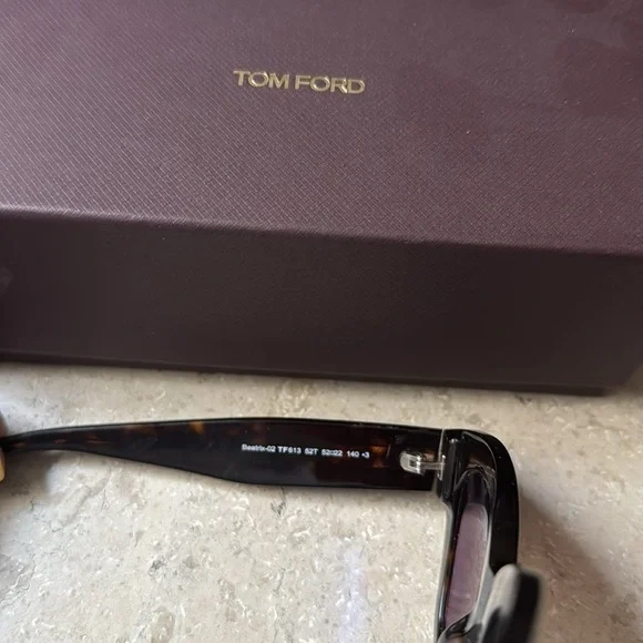 Tom Ford Black Oversized sunglasses Beatrice Havana TF613 - Picture 2 of 4